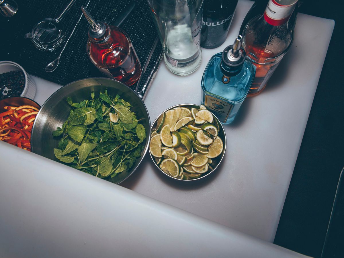 sliced limes on round stainless steel bowl