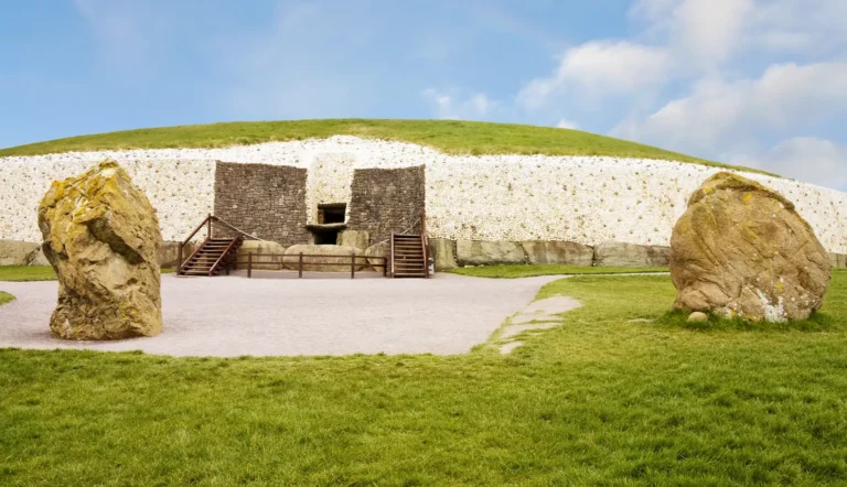 Visit Newgrange Guide